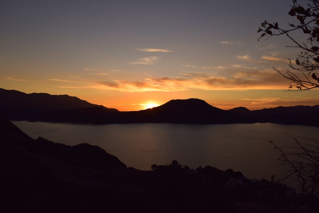 Bodas en Valle de Bravo - Bosque, lago y exclusividad en el retiro alpino más cotizado