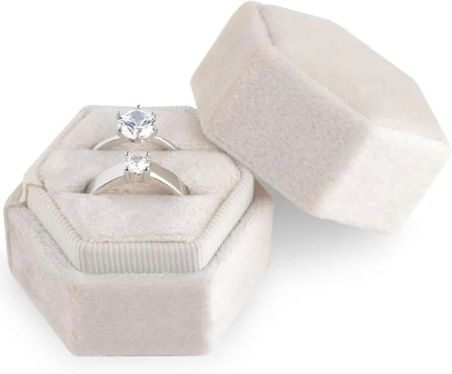 Caja hexagonal beige para alianzas